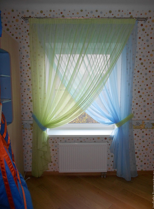 Как обновить шторы в детской
