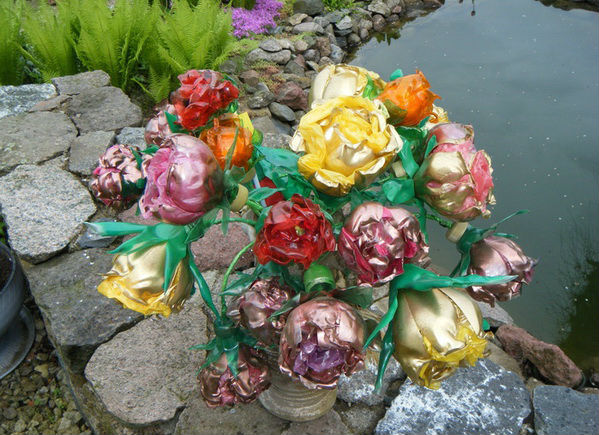 розы из пластиковых бутылок