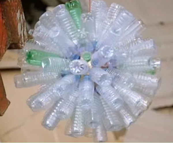 Идея Новогодних шаров из пластиковых бутылок.Новогодние поделки.