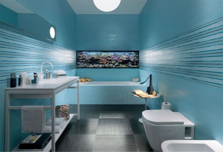 Красивая ванная комната в голубых тонах
