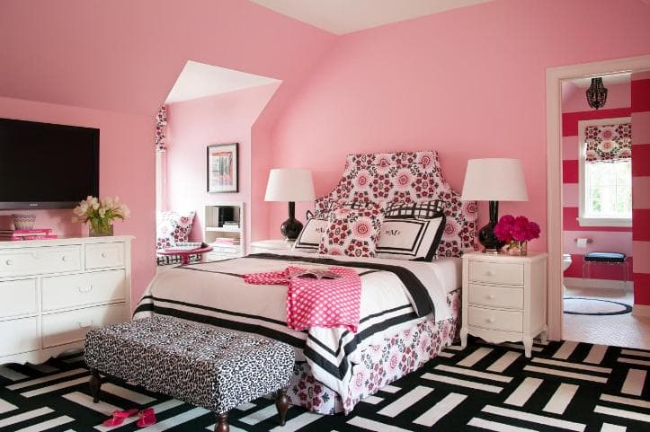 Интерьер розово-черной спальни