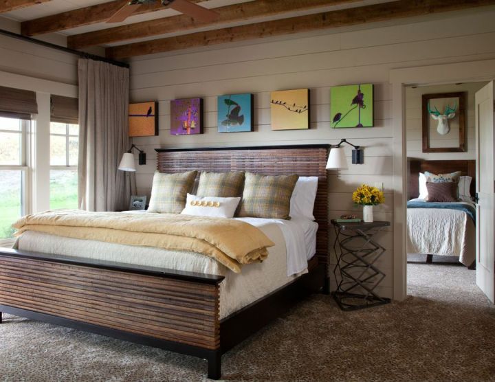 Деревянная спальня в стиле кантри