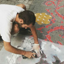 Испанский художник создает уникальные геометрические узоры на полу заброшенных зданий